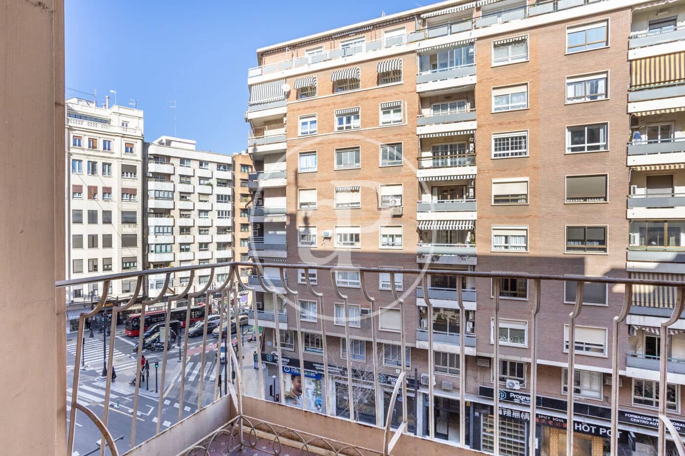 2 bedroom Apartment for rent in Valencia city - € 1,350 (Ref: 9536015)