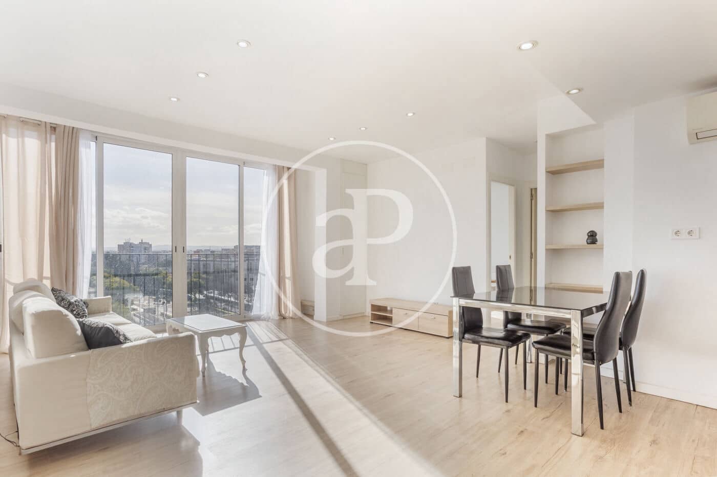 2 bedroom Apartment for rent in Valencia city - € 1,350 (Ref: 9536016)