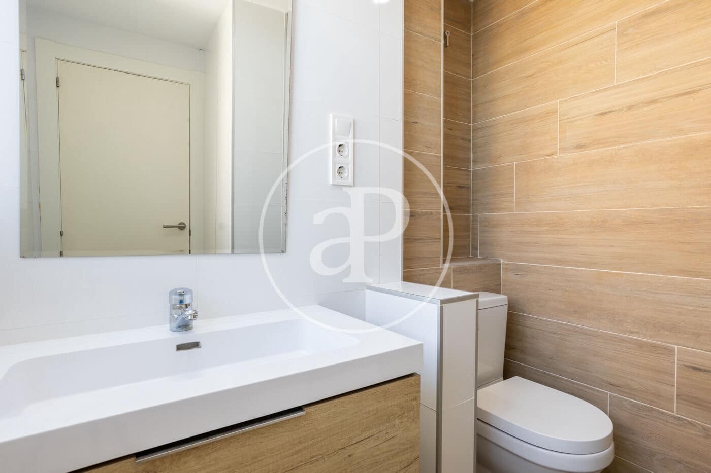 2 bedroom Apartment for rent in Valencia city - € 1,350 (Ref: 9536016)