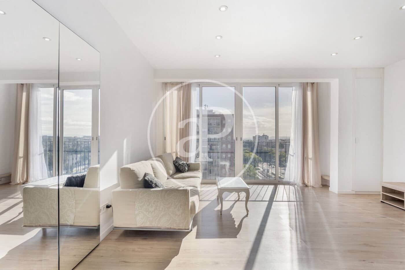 2 bedroom Apartment for rent in Valencia city - € 1,350 (Ref: 9536016)