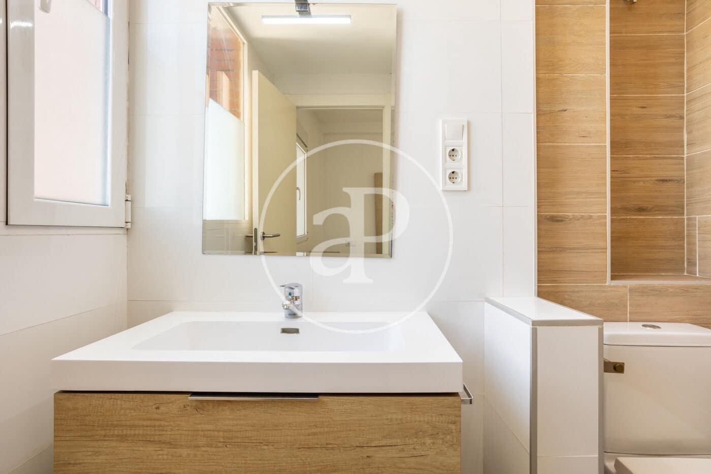 2 bedroom Apartment for rent in Valencia city - € 1,350 (Ref: 9536016)