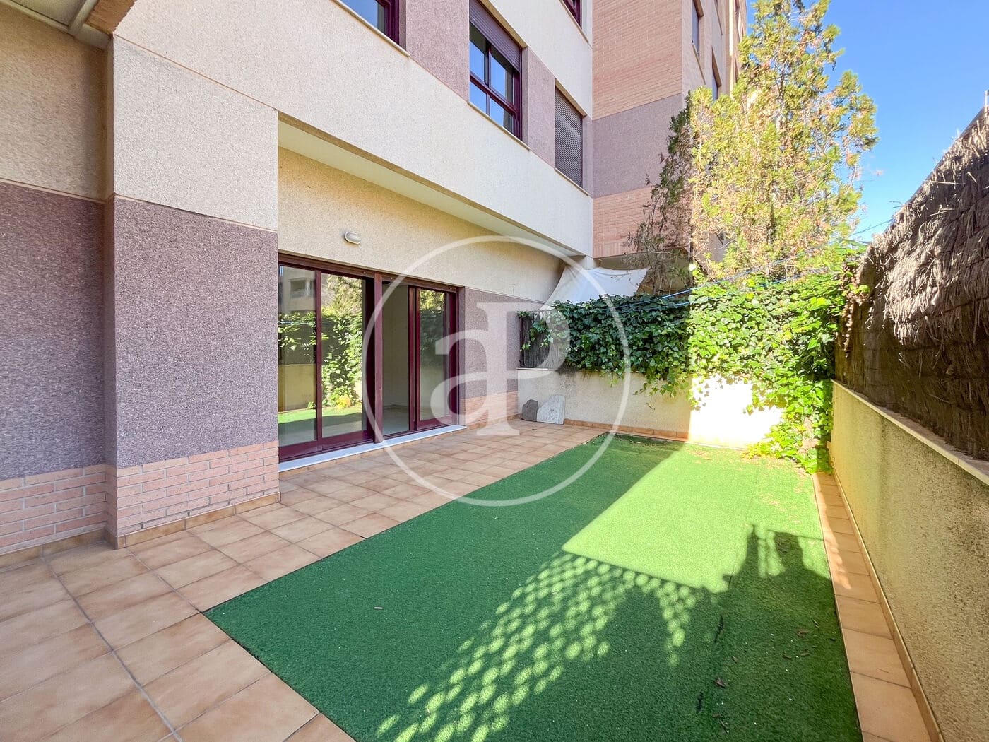 Appartement de 3 chambres à louer à Valence ville avec piscine - 1 800 € (Ref: 9536017)