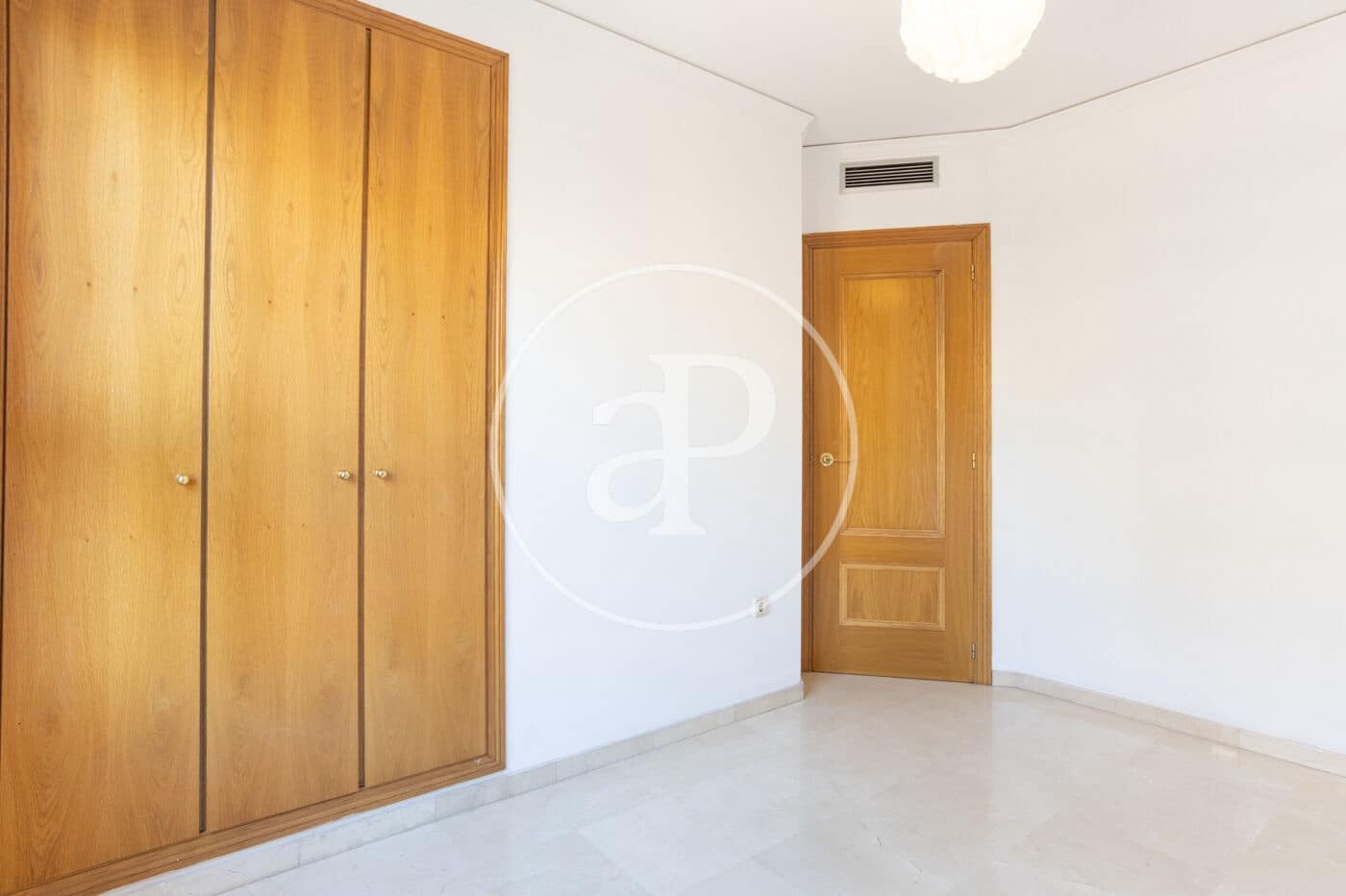 3 bedroom Apartment for rent in Valencia city with pool - € 1,700 (Ref: 9536017)