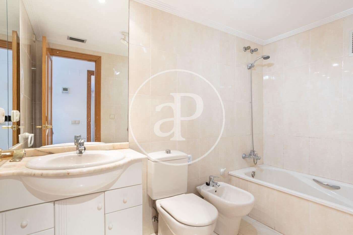 3 bedroom Apartment for rent in Valencia city with pool - € 1,700 (Ref: 9536017)