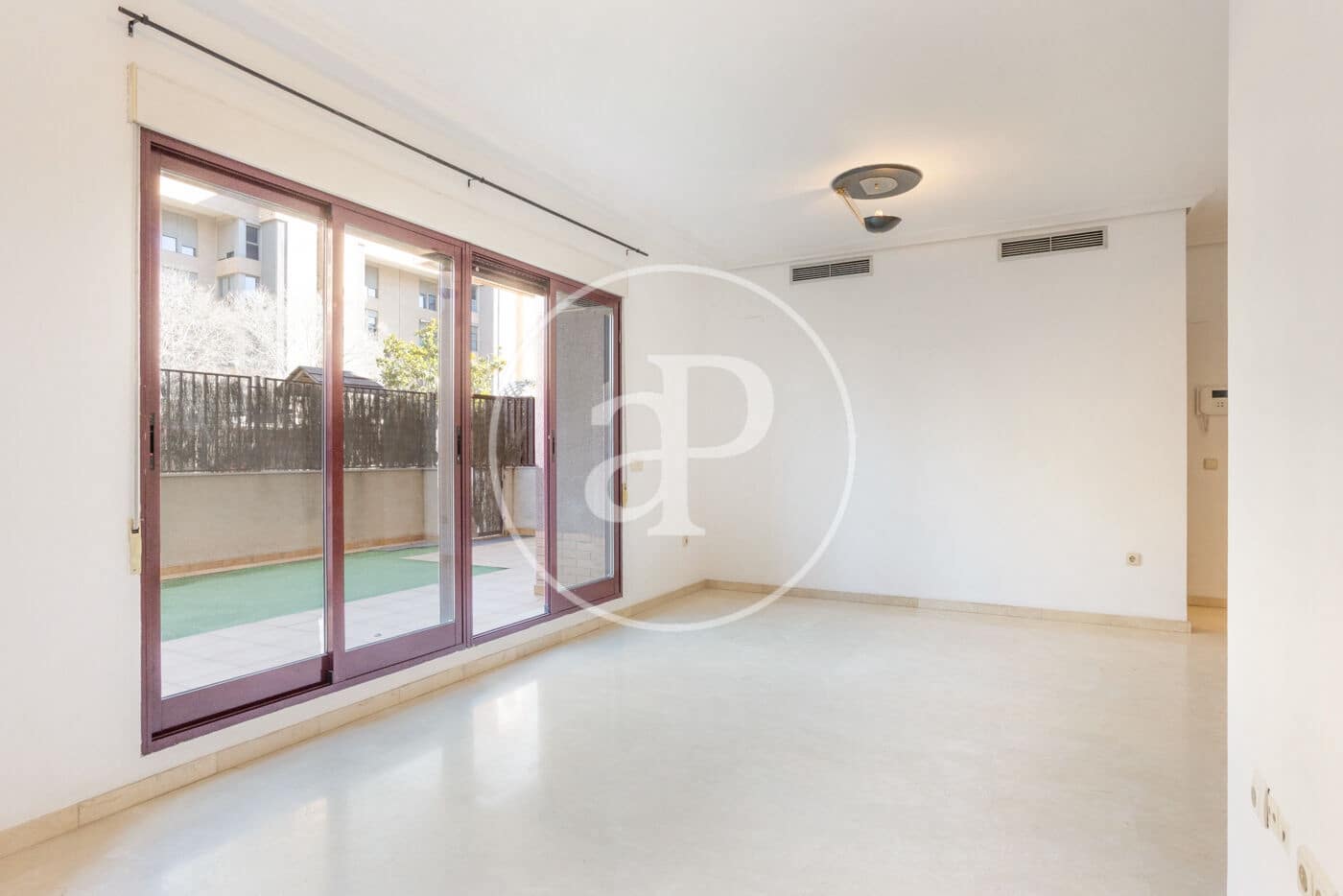 3 bedroom Apartment for rent in Valencia city with pool - € 1,700 (Ref: 9536017)