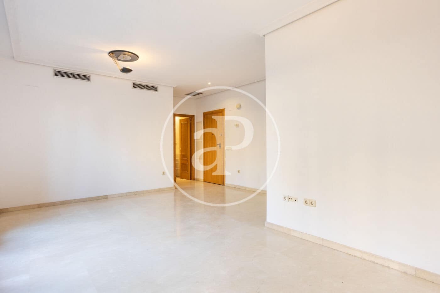 3 bedroom Apartment for rent in Valencia city with pool - € 1,700 (Ref: 9536017)