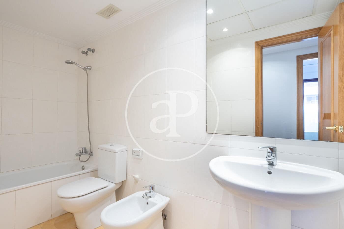 3 bedroom Apartment for rent in Valencia city with pool - € 1,700 (Ref: 9536017)