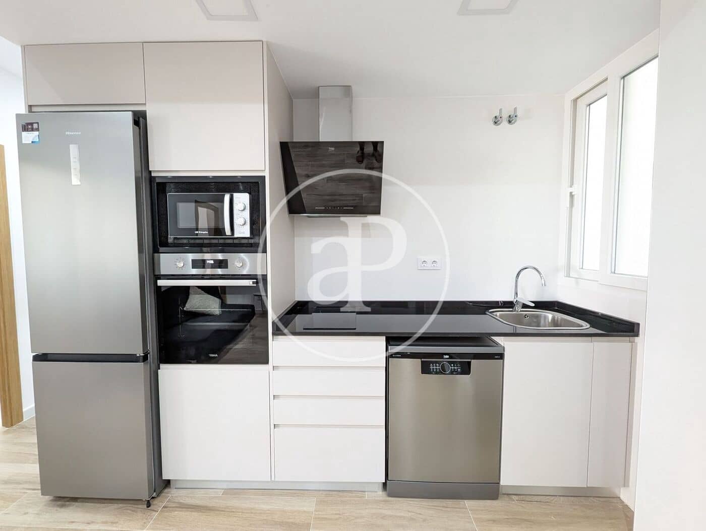 4 Zimmer Apartment zu vermieten in Valencia Stadt - 2.000 € (Ref: 9536020)