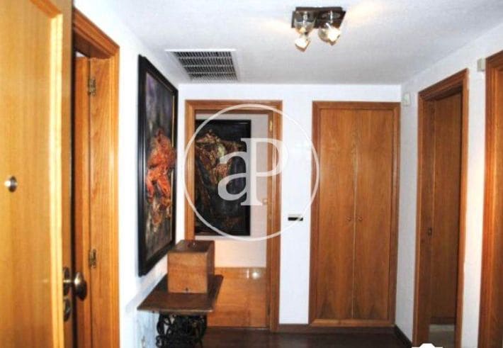 4 Zimmer Apartment zu vermieten in Valencia Stadt - 1.700 € (Ref: 9536021)