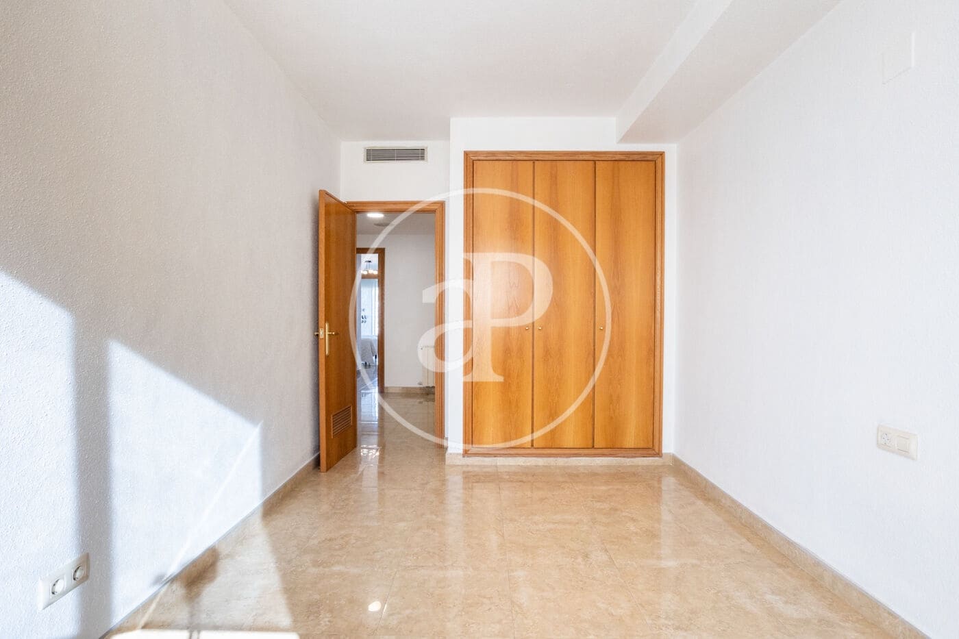 4 bedroom Apartment for rent in Valencia city - € 1,700 (Ref: 9536021)