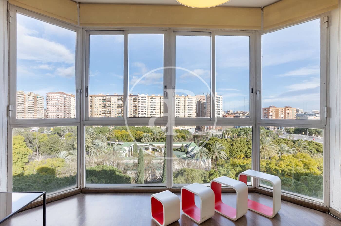 4 bedroom Apartment for rent in Valencia city - € 1,700 (Ref: 9536021)