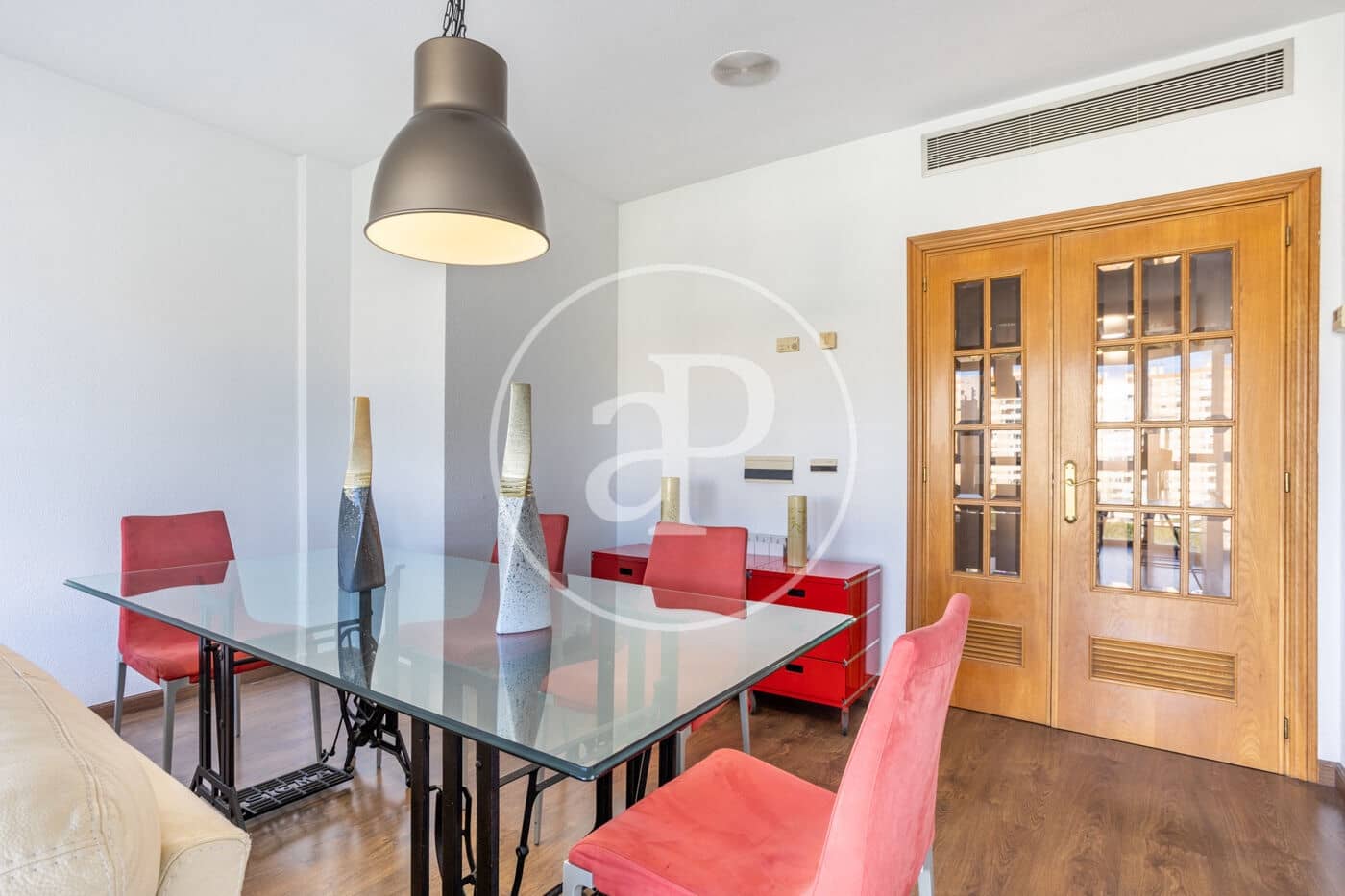 4 bedroom Apartment for rent in Valencia city - € 1,700 (Ref: 9536021)
