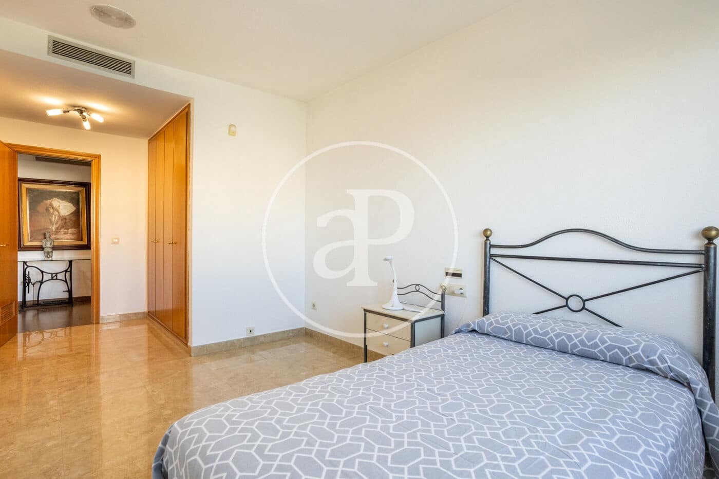4 bedroom Apartment for rent in Valencia city - € 1,700 (Ref: 9536021)