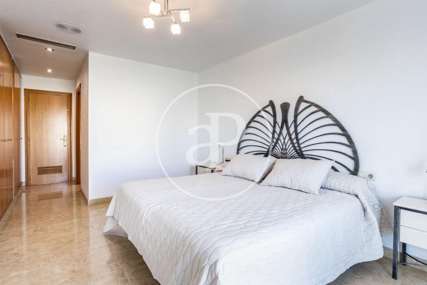 4 bedroom Apartment for rent in Valencia city - € 1,700 (Ref: 9536021)