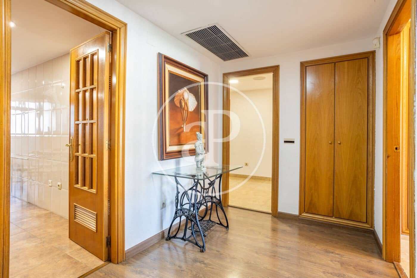 4 bedroom Apartment for rent in Valencia city - € 1,700 (Ref: 9536021)