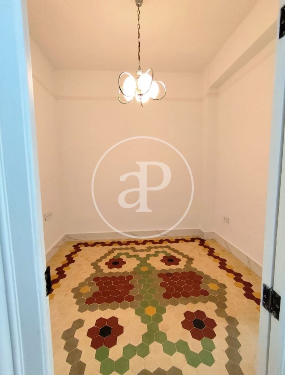 5 Zimmer Apartment zu vermieten in Valencia Stadt - 1.600 € (Ref: 9536023)