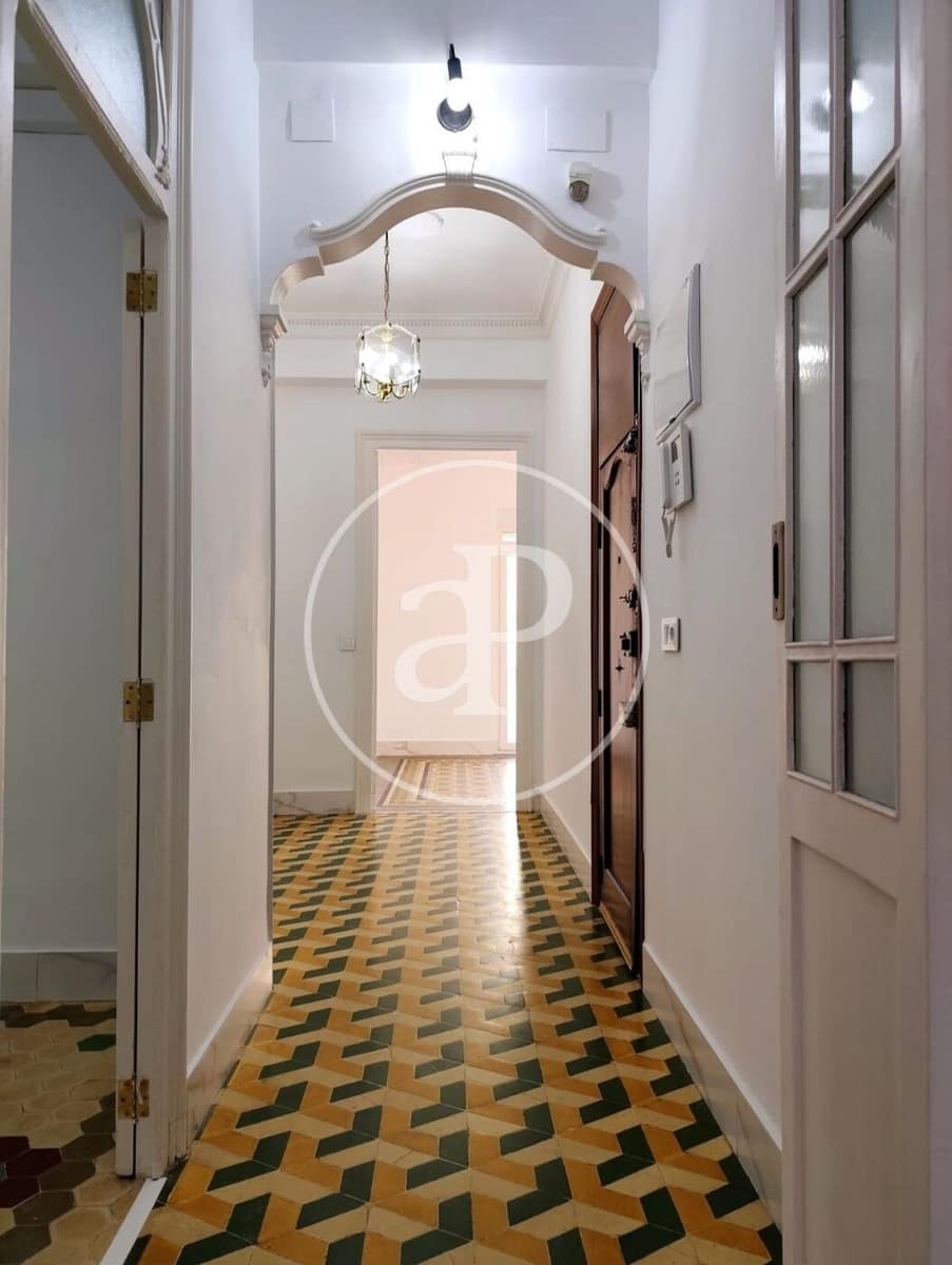 5 Zimmer Apartment zu vermieten in Valencia Stadt - 1.600 € (Ref: 9536023)