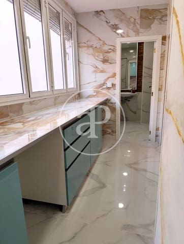 5 Zimmer Apartment zu vermieten in Arrancapins, València Stadt - 1.600 € (Ref: 9536023)