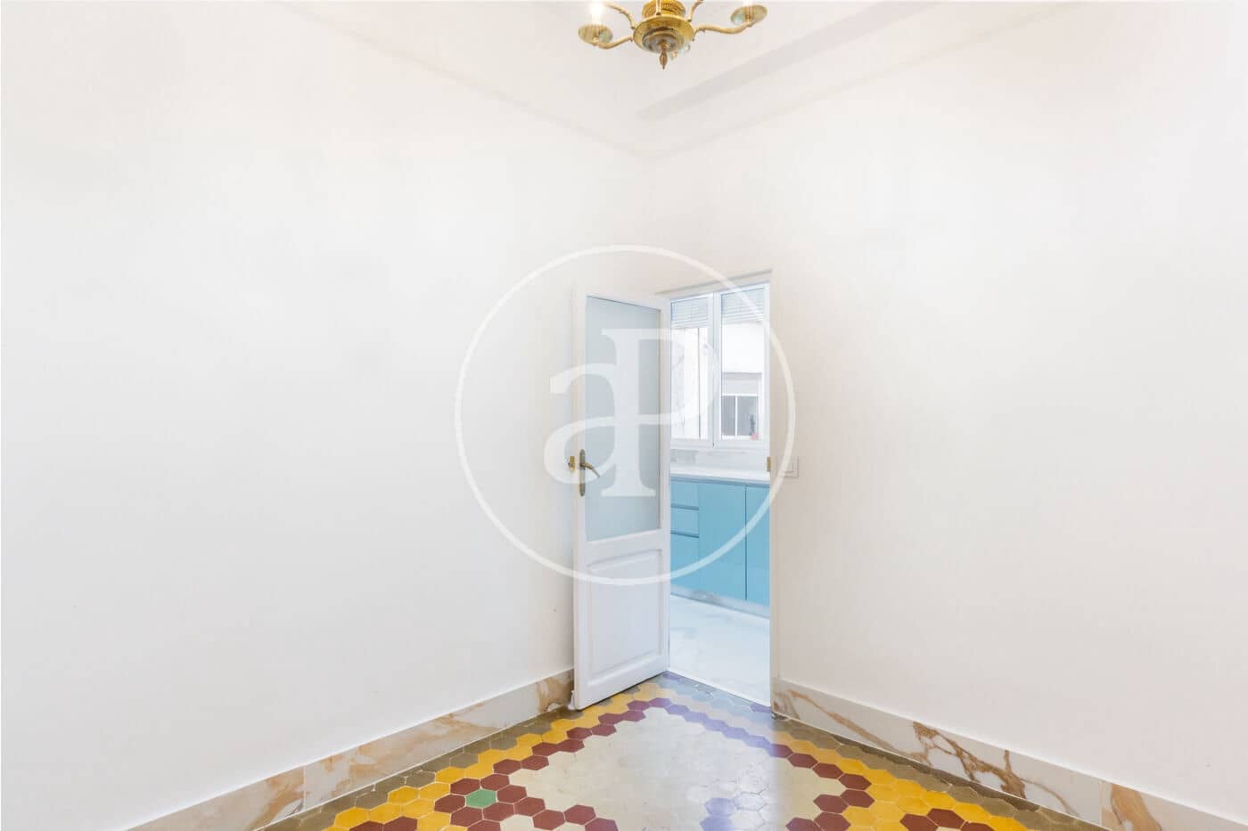 5 bedroom Apartment for rent in Valencia city - € 1,500 (Ref: 9536023)