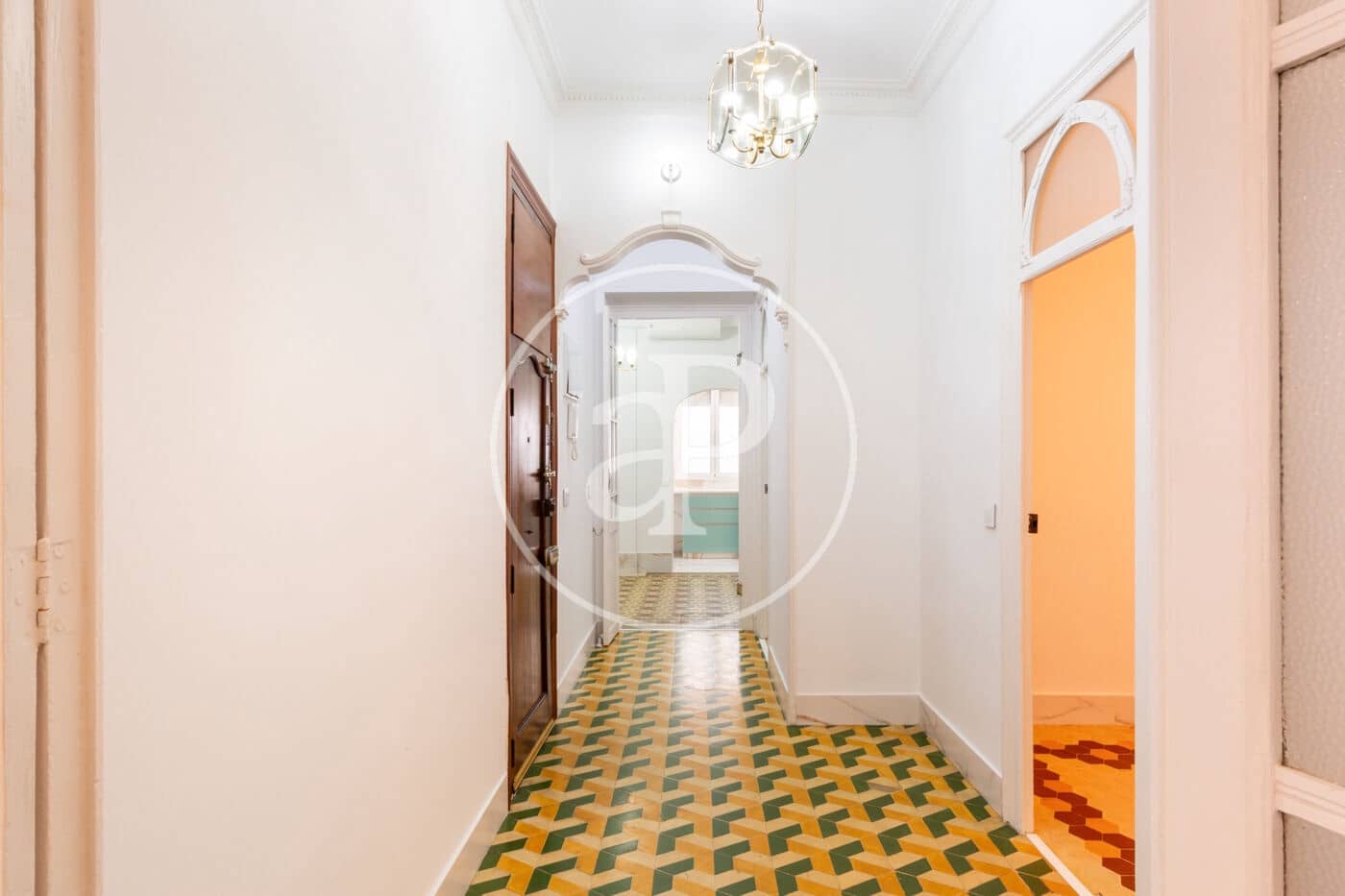 5 bedroom Apartment for rent in Valencia city - € 1,500 (Ref: 9536023)