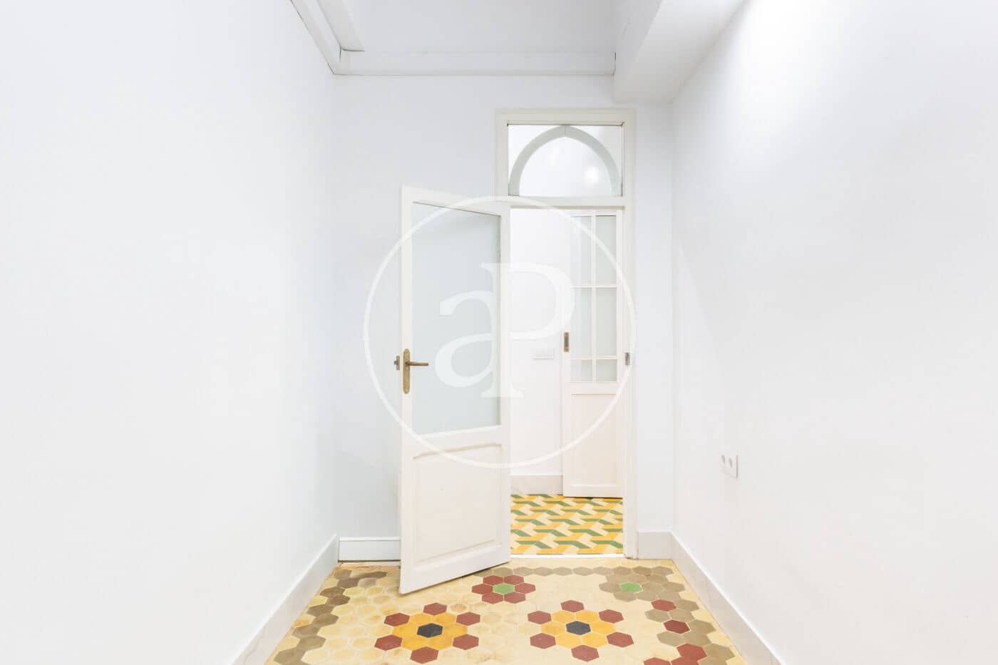 5 bedroom Apartment for rent in Valencia city - € 1,500 (Ref: 9536023)