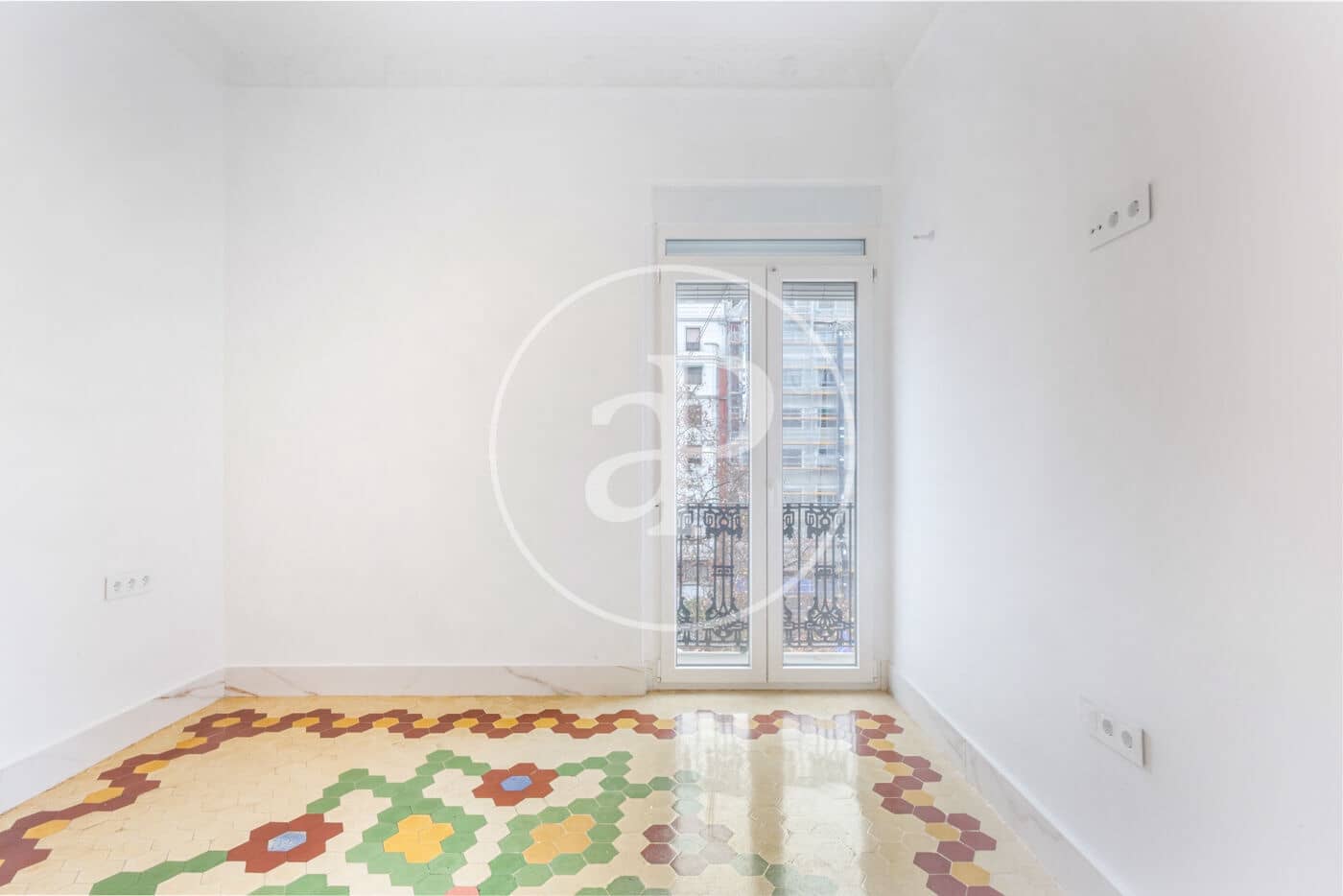 5 bedroom Apartment for rent in Valencia city - € 1,500 (Ref: 9536023)