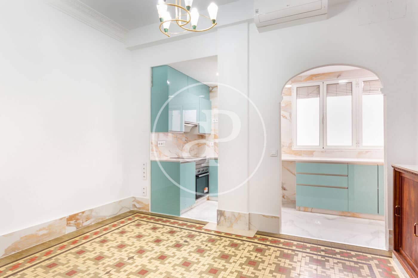 5 bedroom Apartment for rent in Valencia city - € 1,500 (Ref: 9536023)