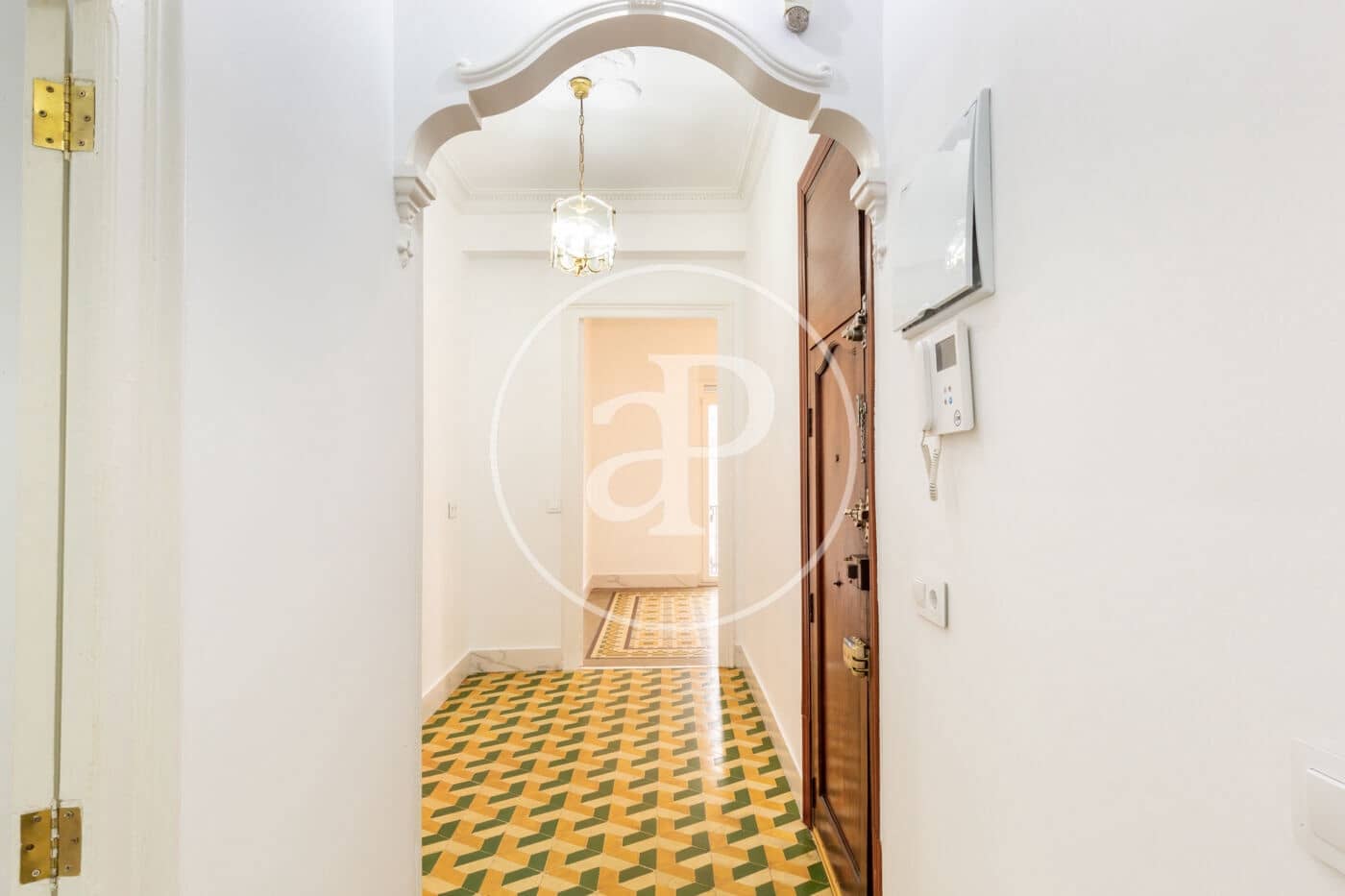 5 bedroom Apartment for rent in Valencia city - € 1,500 (Ref: 9536023)