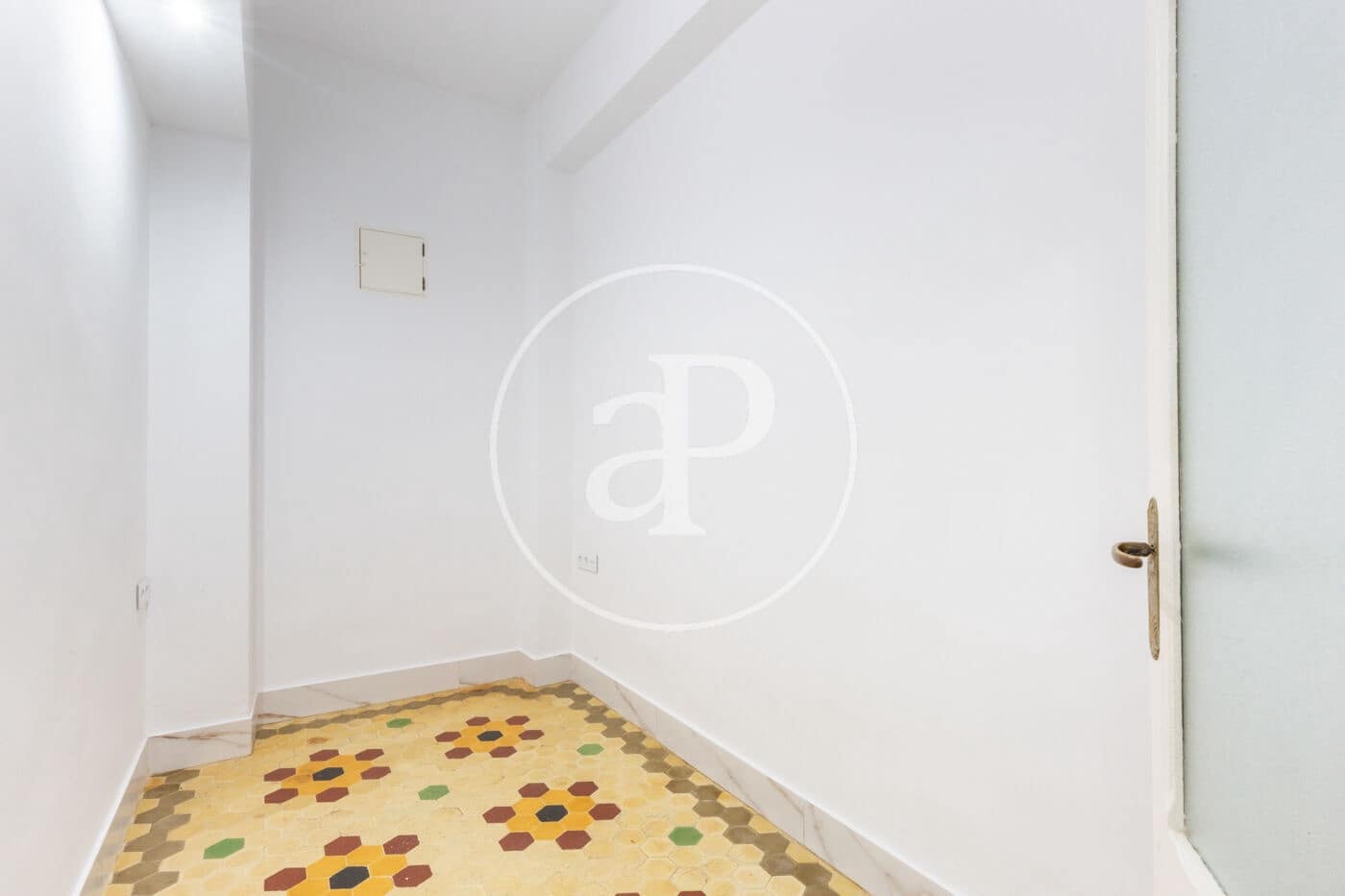 5 bedroom Apartment for rent in Valencia city - € 1,500 (Ref: 9536023)