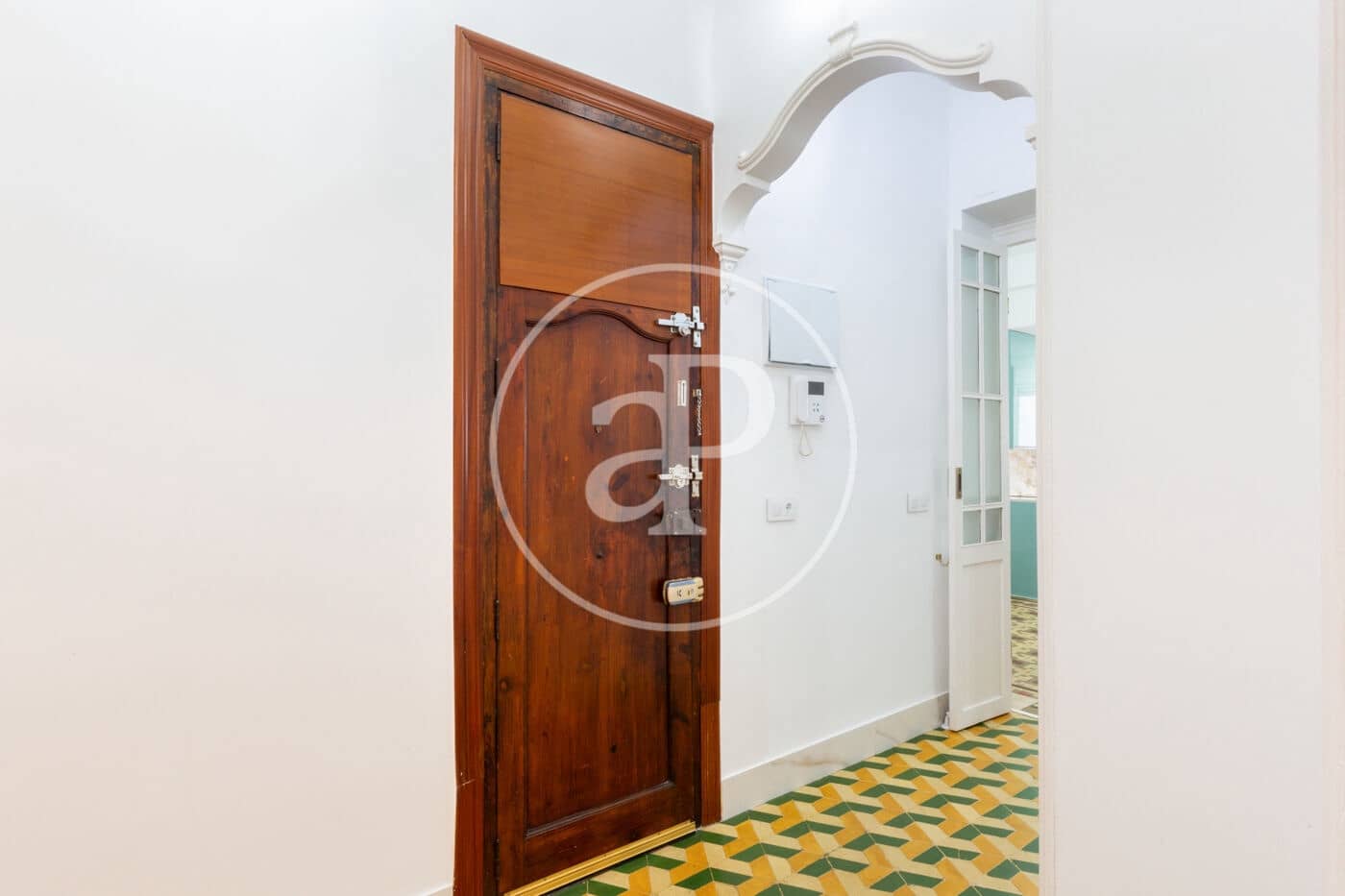 5 bedroom Apartment for rent in Valencia city - € 1,500 (Ref: 9536023)