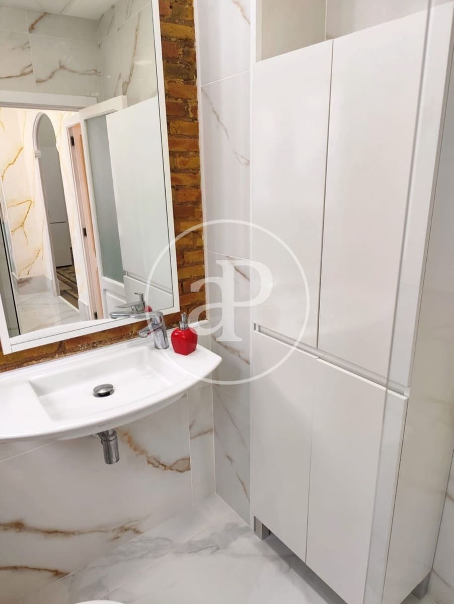 5 bedroom Apartment for rent in Valencia city - € 1,400 (Ref: 9536023)