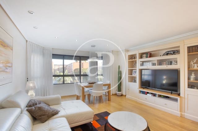 4 bedroom Apartment for sale in Cami Fondo, Valencia city - € 695,000 (Ref: 9541210)