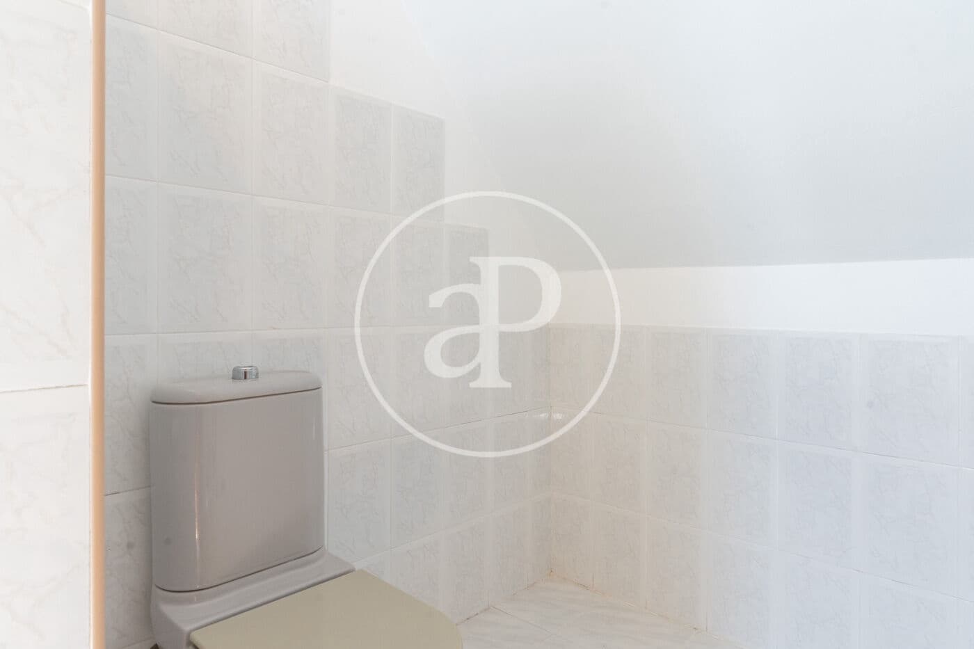 4 Zimmer Apartment zu vermieten in Valencia Stadt - 2.000 € (Ref: 9541212)