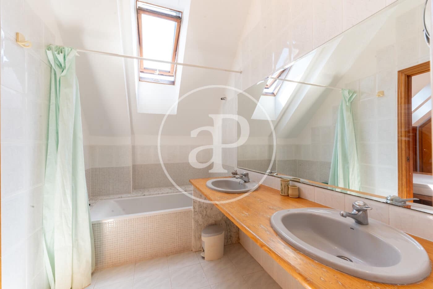 4 Zimmer Apartment zu vermieten in Valencia Stadt - 2.000 € (Ref: 9541212)