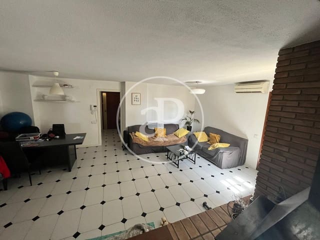 2 quarto Penthouse para arrendar em La Gran Via, Valência cidade - 1 600 € (Ref: 9541213)