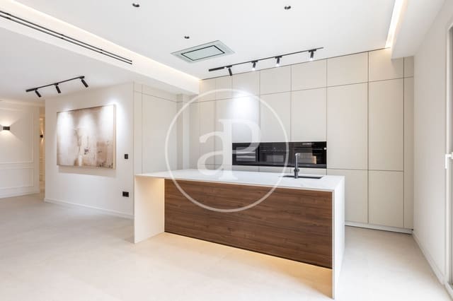 4 soveværelse Lejlighed til salg i Russafa, Valencia by - € 1.249.000 (Ref: 9543740)