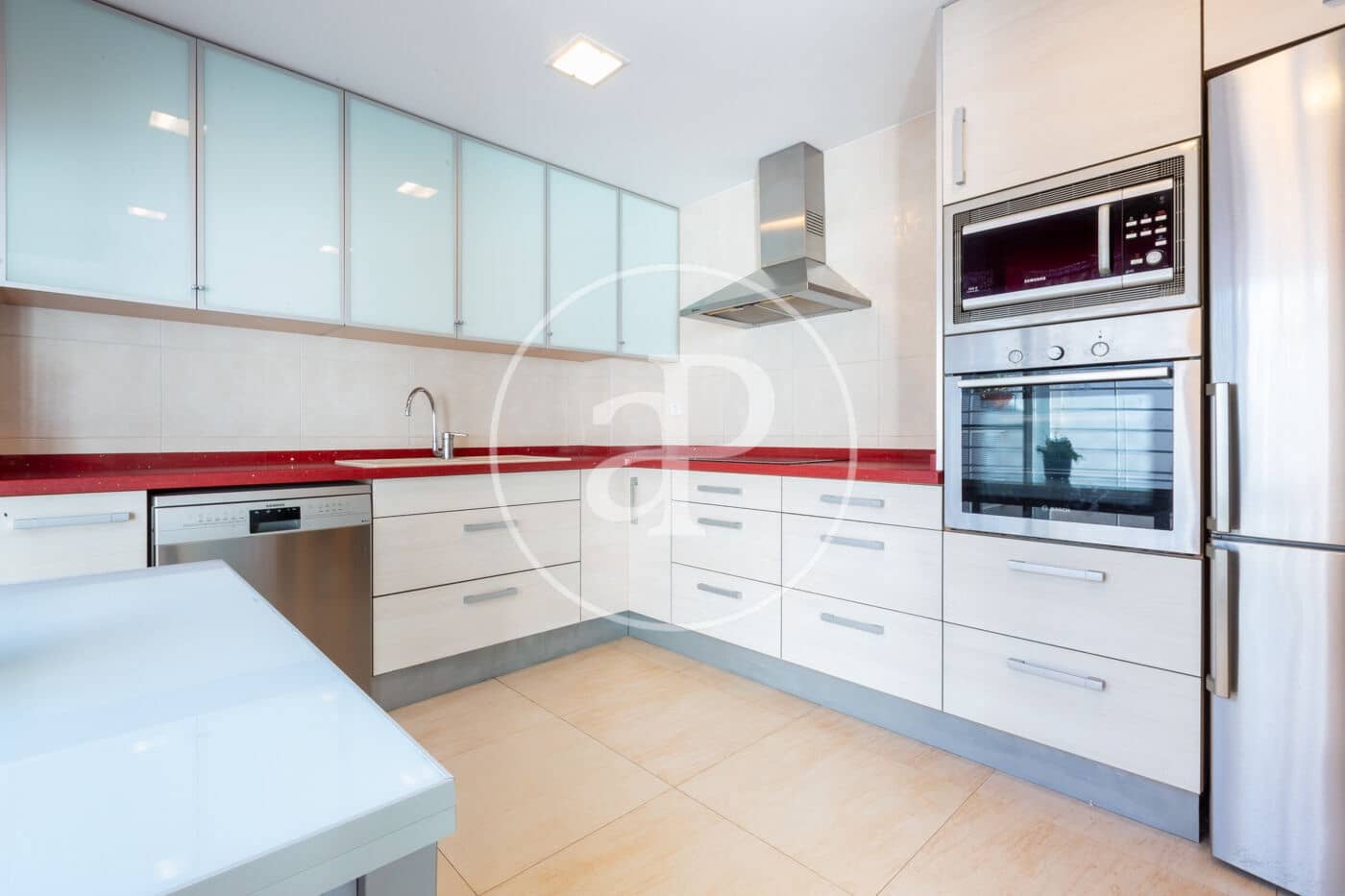 4 bedroom Villa for sale in Moncada - € 540,000 (Ref: 9548330)