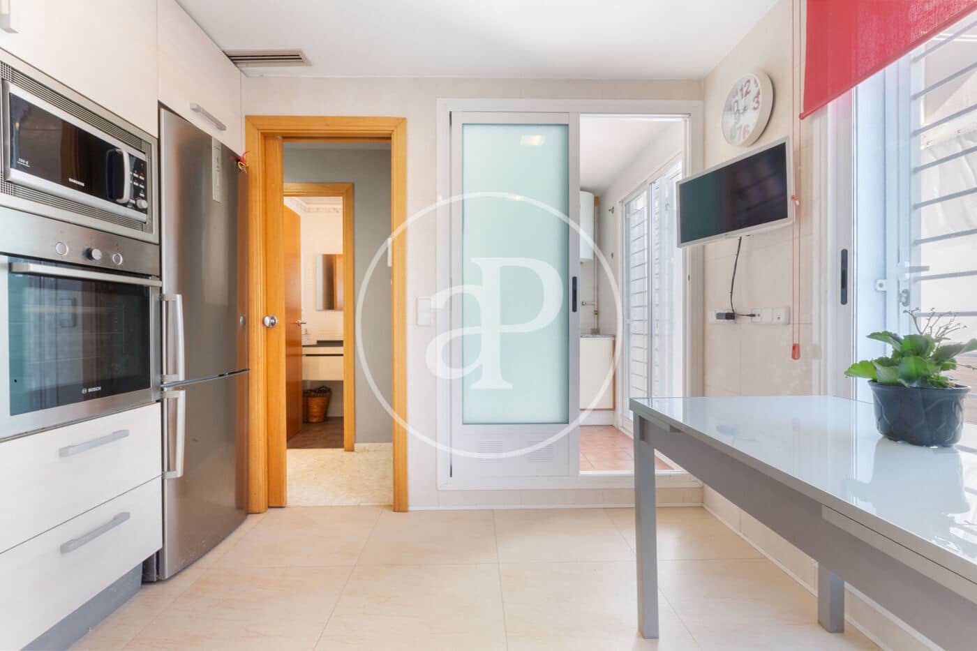 4 bedroom Villa for sale in Moncada - € 540,000 (Ref: 9548330)