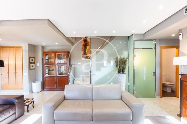 4 bedroom Villa for sale in Moncada - € 540,000 (Ref: 9548330)