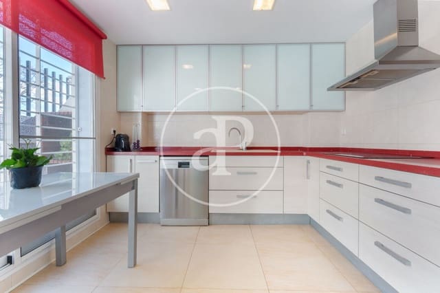 4 bedroom Villa for sale in Moncada - € 540,000 (Ref: 9548330)