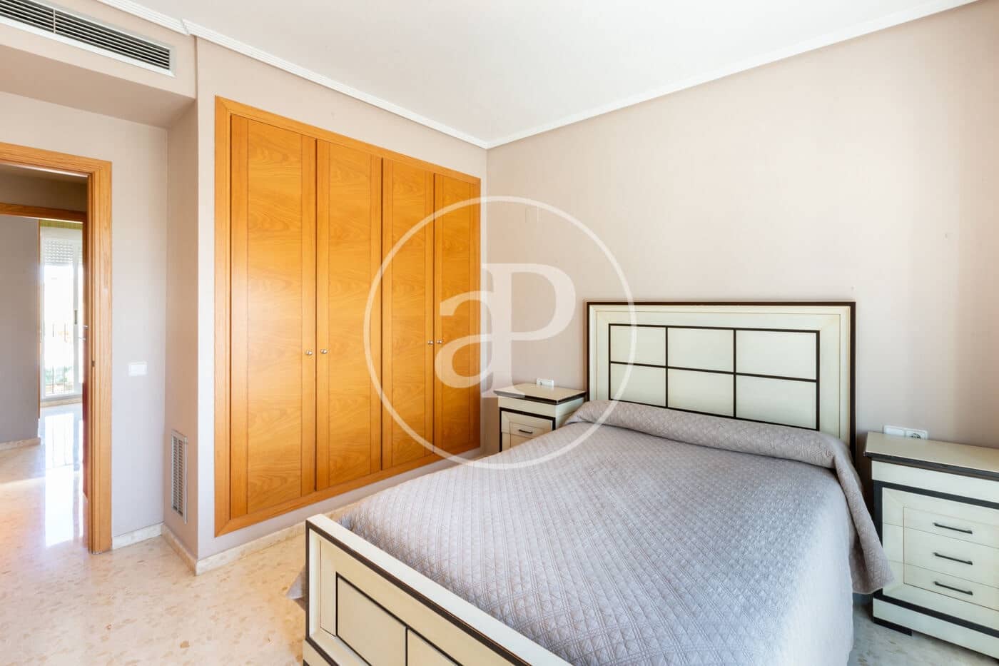 4 bedroom Villa for sale in Moncada - € 540,000 (Ref: 9548330)