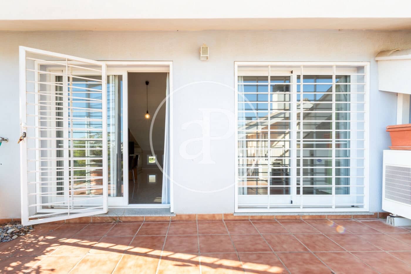 4 bedroom Villa for sale in Moncada - € 540,000 (Ref: 9548330)