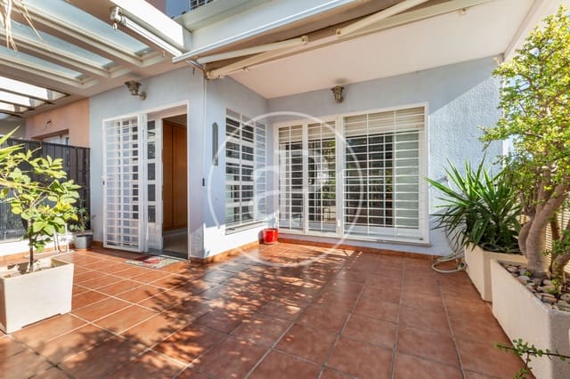 4 bedroom Villa for sale in Moncada - € 540,000 (Ref: 9548330)