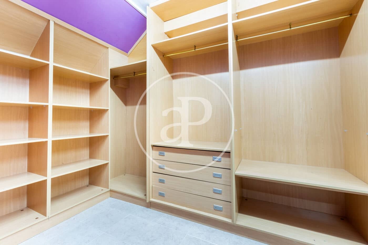 4 bedroom Villa for sale in Moncada - € 540,000 (Ref: 9548330)