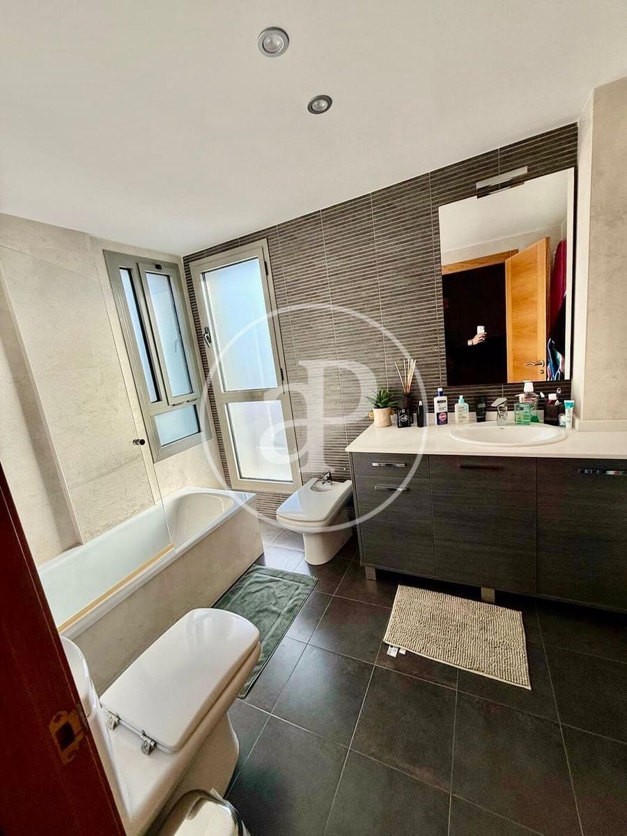 Appartement de 3 chambres à louer à Valence ville avec piscine - 2 700 € (Ref: 9551635)