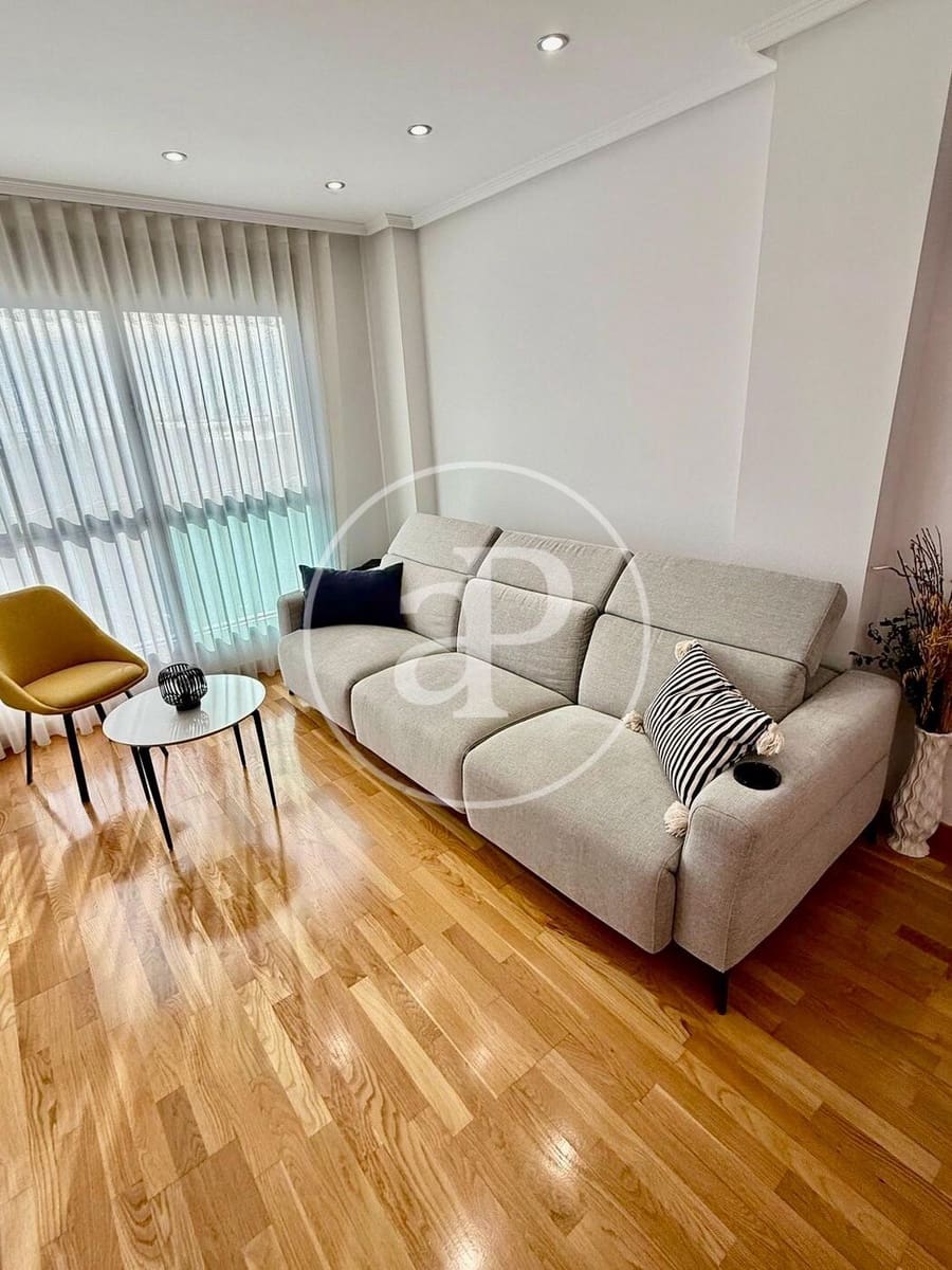 Appartement de 3 chambres à louer à Valence ville avec piscine - 2 700 € (Ref: 9551635)