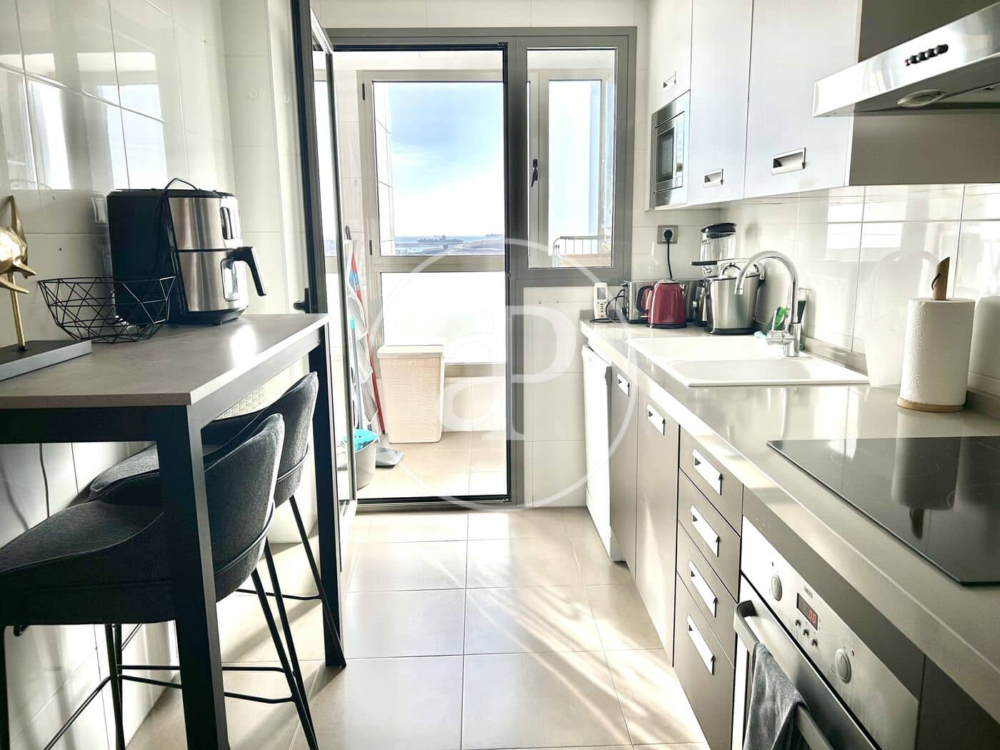 3 bedroom Apartment for rent in Valencia city with pool - € 2,700 (Ref: 9551635)