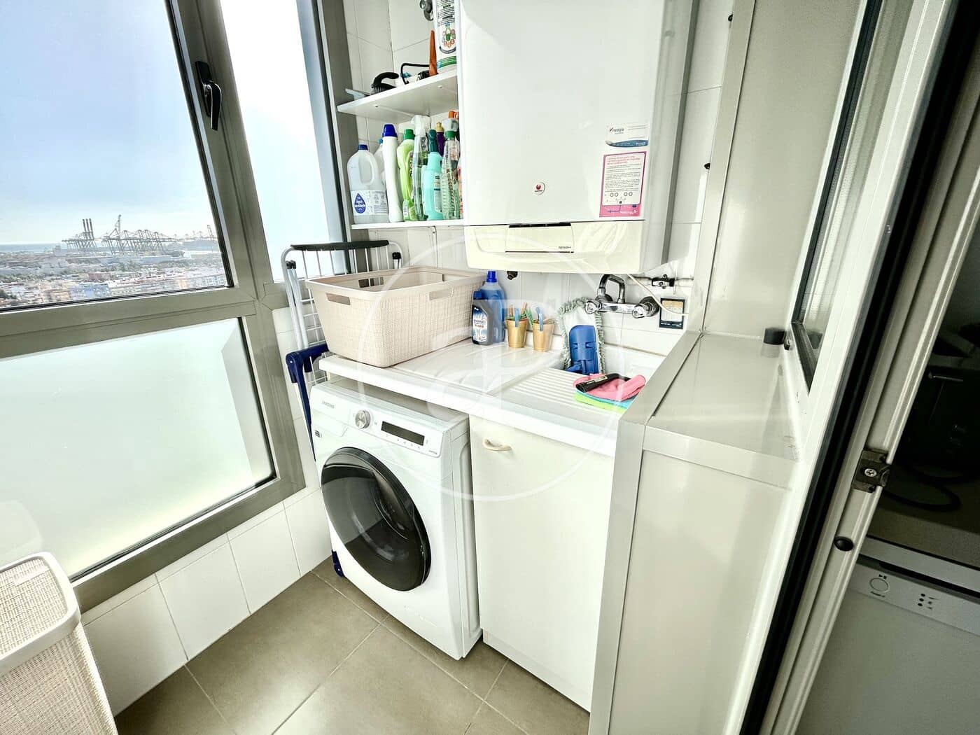 3 bedroom Apartment for rent in Valencia city with pool - € 2,700 (Ref: 9551635)