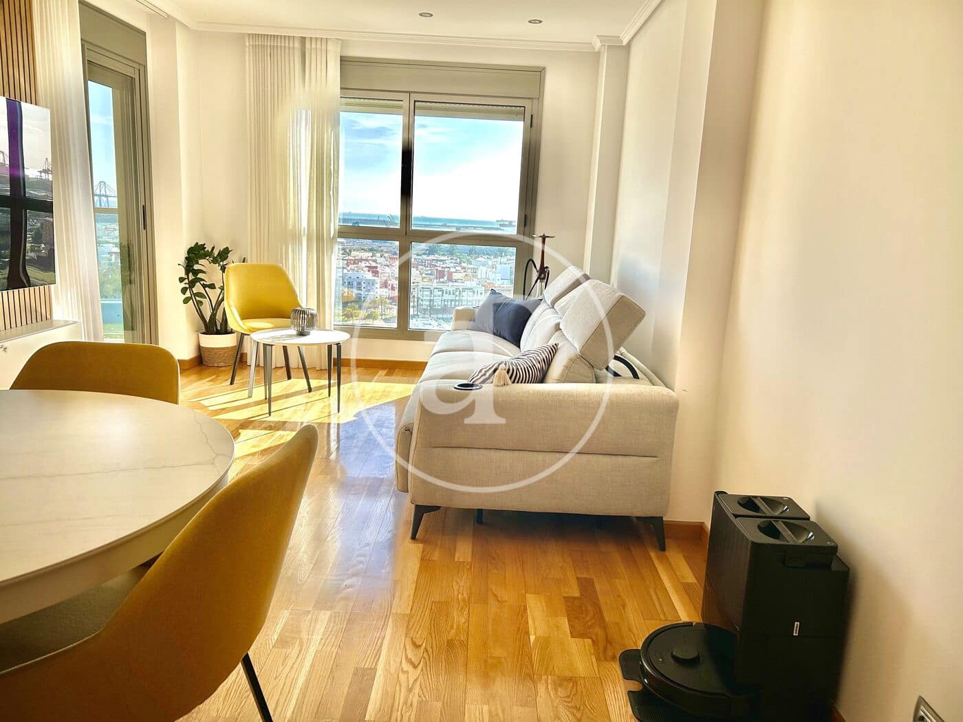 3 bedroom Apartment for rent in Valencia city with pool - € 2,700 (Ref: 9551635)