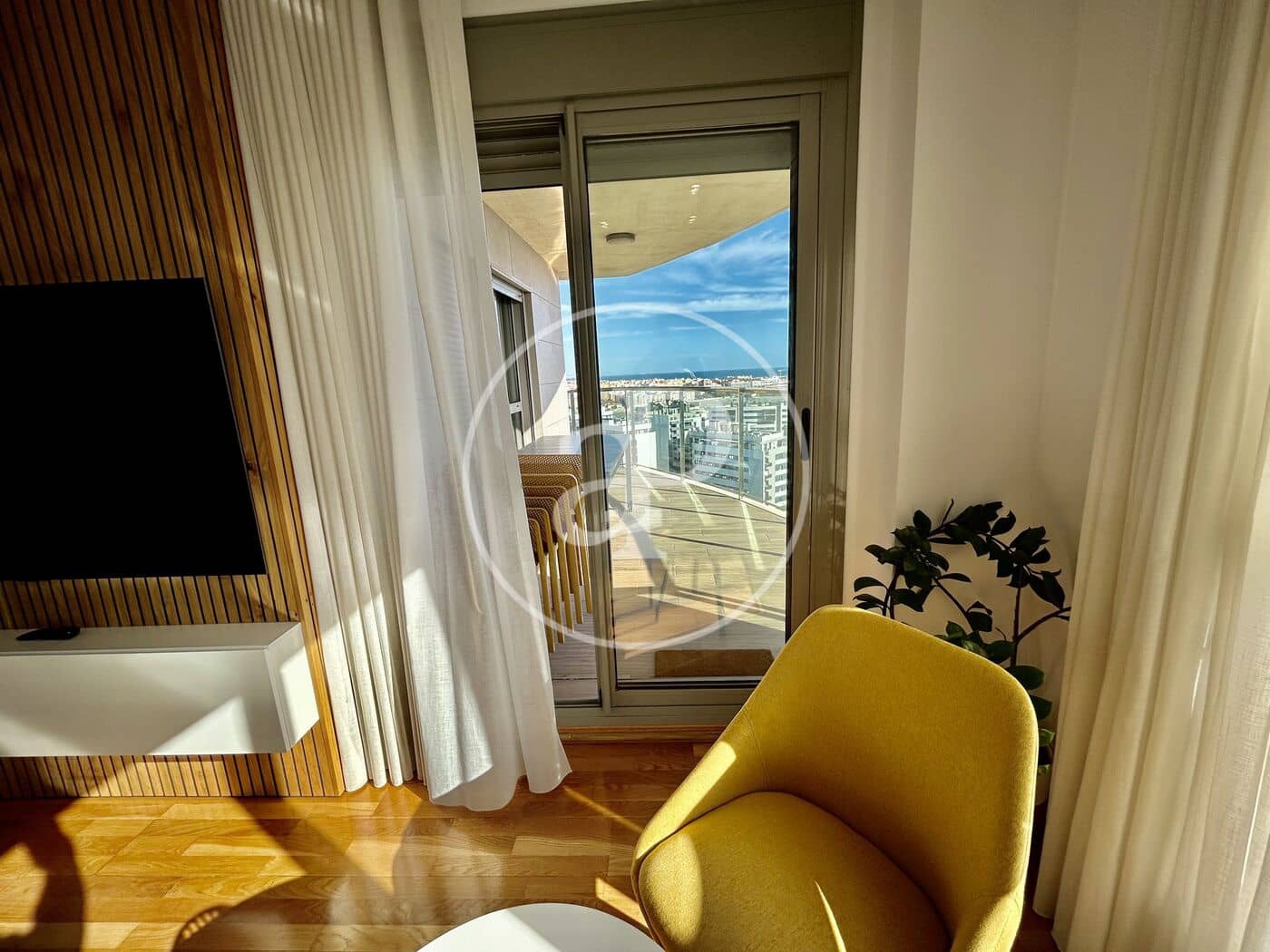 3 bedroom Apartment for rent in Valencia city with pool - € 2,700 (Ref: 9551635)